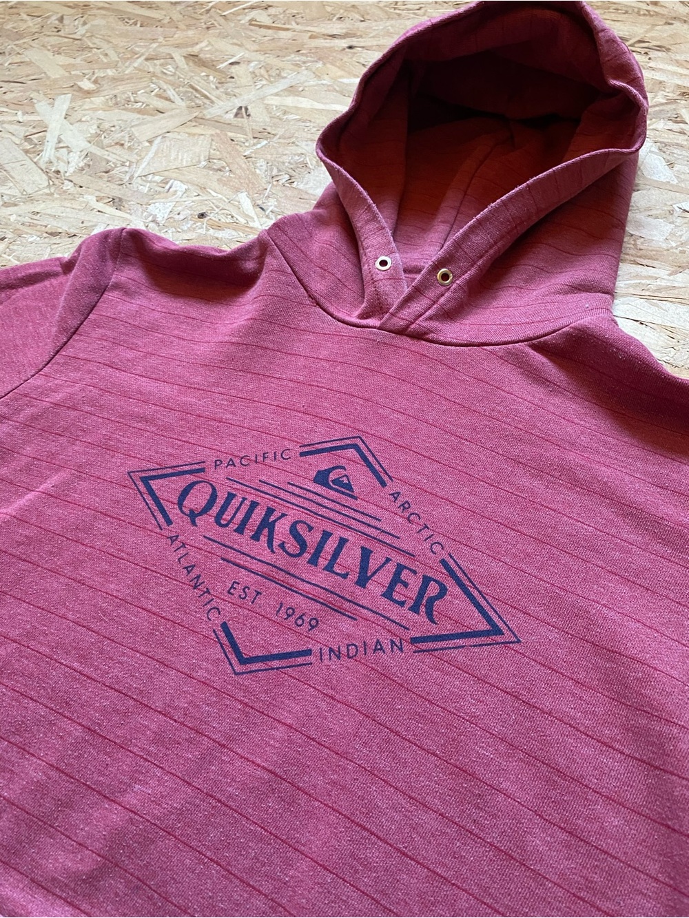 Quiksilver Y2K Surfwear Men's Rose-Red Hooded Sweatshirt with Logo